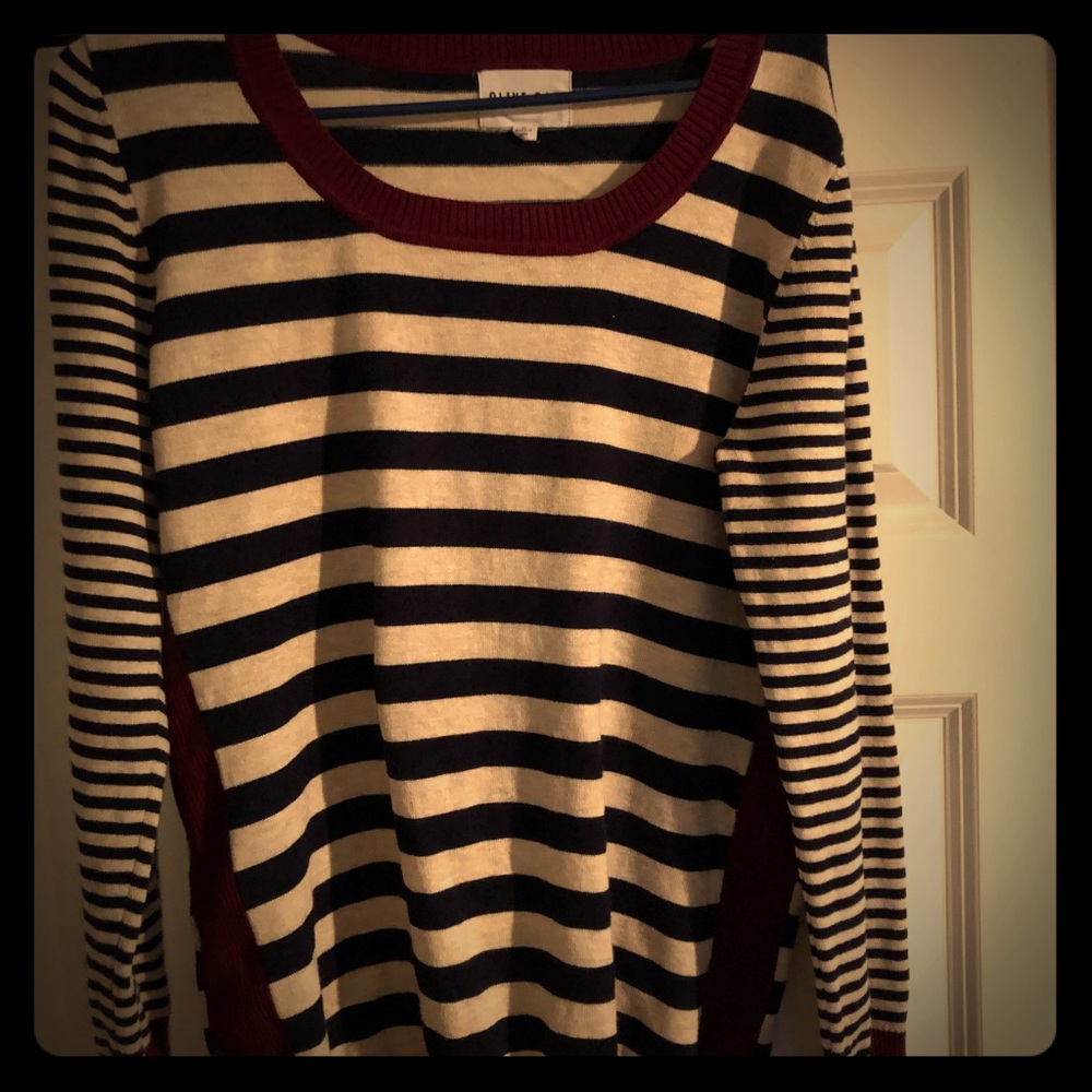 XL Olive and Oak Blue Maroon and White Sweater